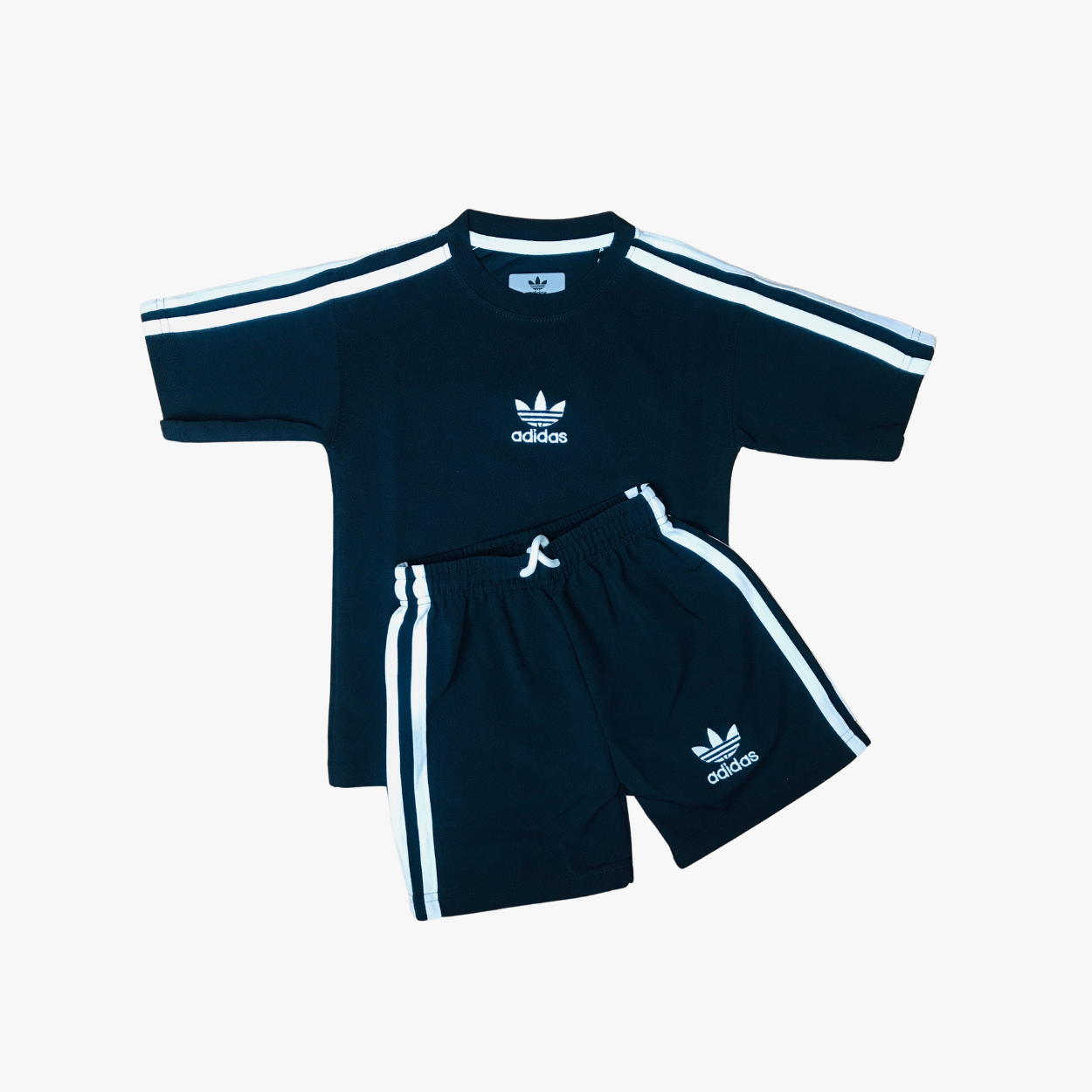 Adidas Three Stripes nikker set